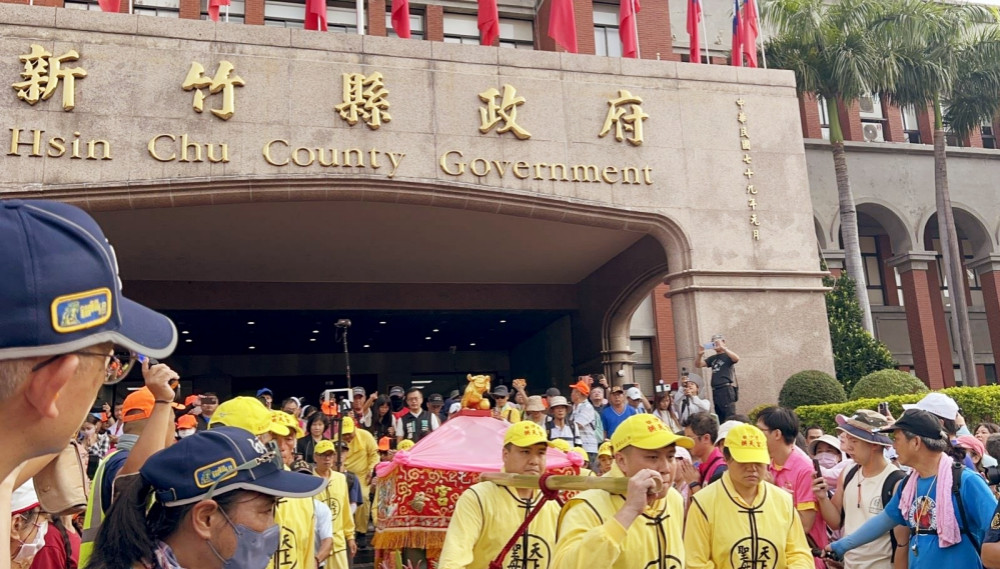 白沙屯媽祖脫離預定路線駐駕竹縣府祈福　縣府同仁感受庇佑與感動