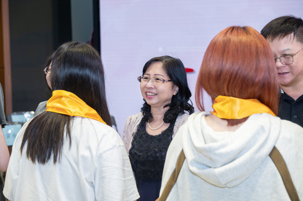    輔英科大重陽敬老遇成年禮　青銀共融演繹校園幸福樂章