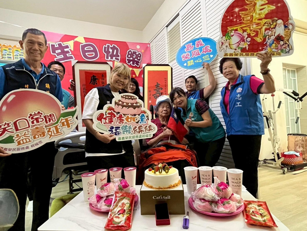 百歲榮民朱伯伯紀壽 嘉義榮服處與公所齊慶生