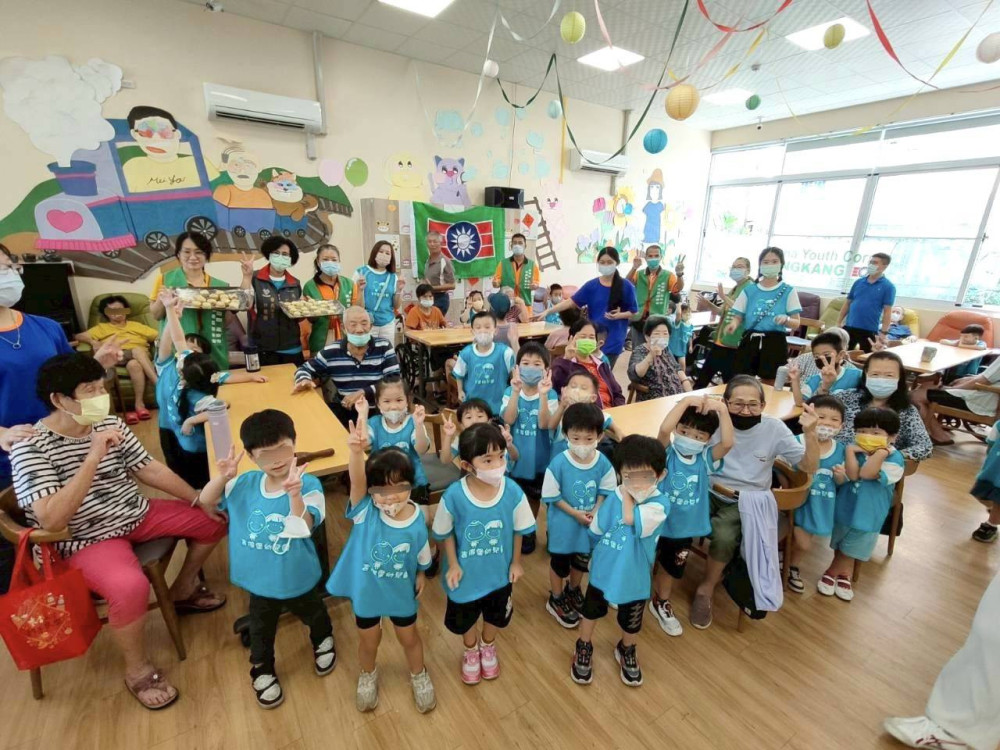永康救國團結合公益團體手作月餅 老少共融溫馨迎秋節