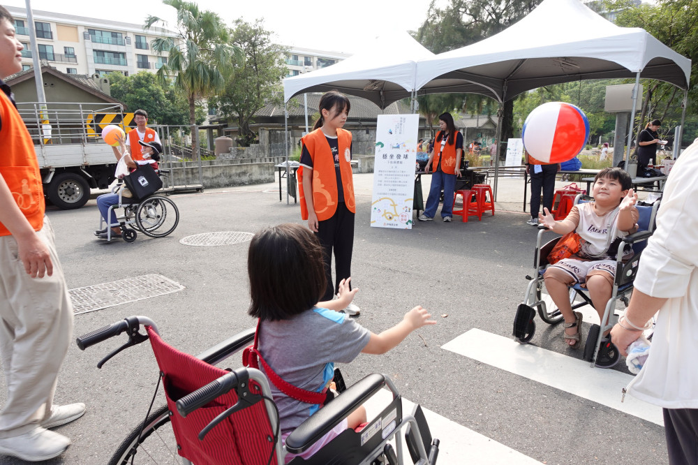 伊甸無障礙生活節台南開跑 身障「神隊長」帶動手作 呼應「我們同一 Team」