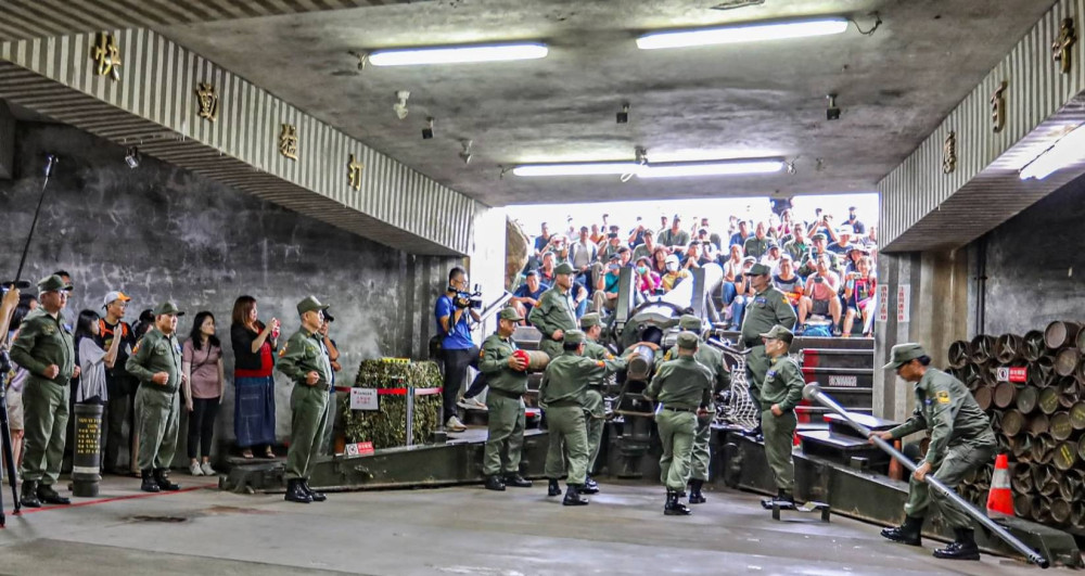 獅山砲陣地8吋榴砲再現榮光！金門老兵召集令再起