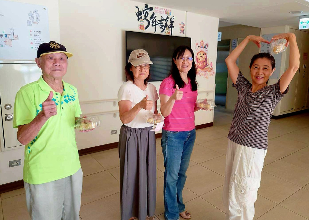 臺南榮家失智長輩手作蛋黃酥 秋節香氣溢滿家區