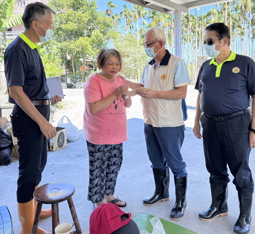 輔導會陳進廣慰問馬太鞍溪堰塞湖受災榮民眷