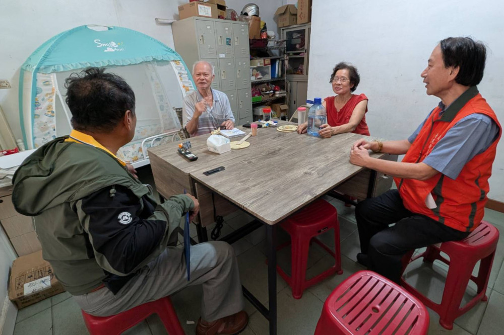 屏東榮服處深入內埔訪視 溫馨關懷榮民眷