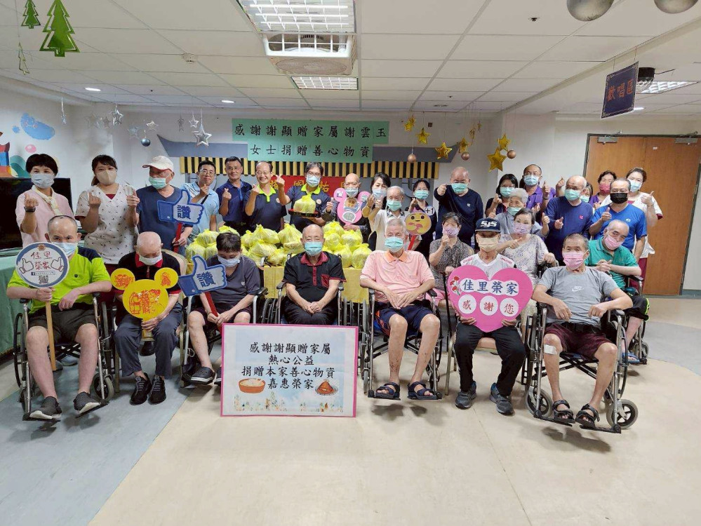 佳里榮家感謝住民寶眷慨捐愛心物資 暖心關懷住民長輩 佳里榮家感謝住民寶眷慨捐愛心物資 暖心關懷住民長輩