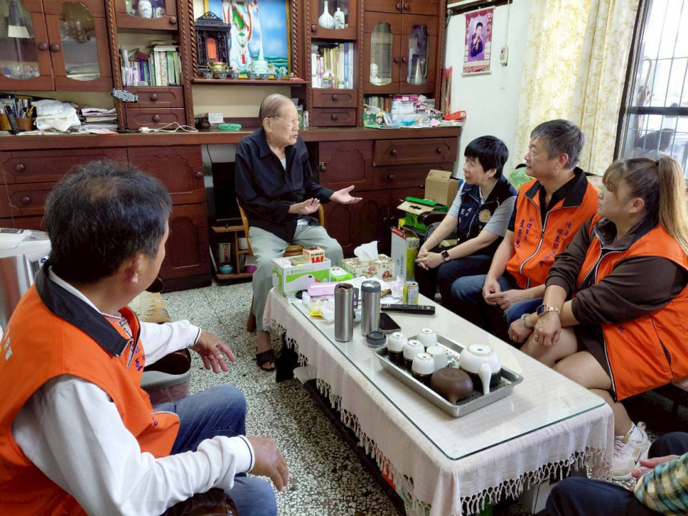 歲末傳愛！ 陸海空軍相互關懷協會南投送暖