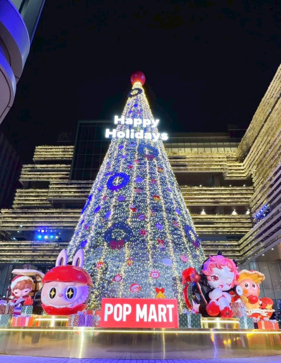 點亮聖誕夜之光！南紡巨型聖誕裝置亮相 瑞復鼓隊開場溫馨動人