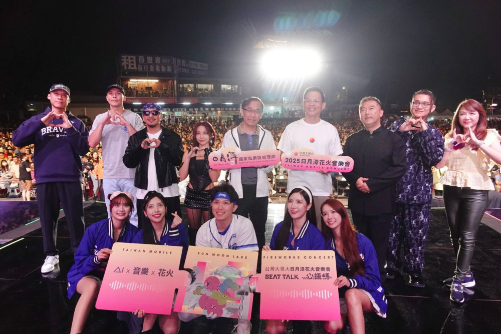 日月潭花火音樂熱鬧登場  雙平台180度花火環繞