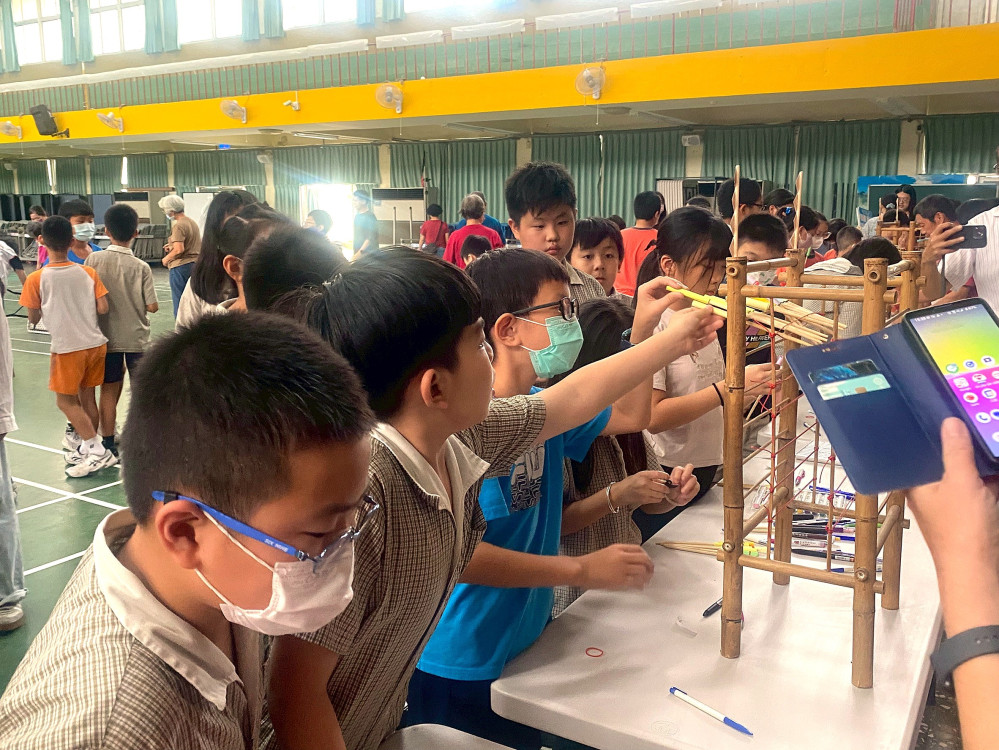 南臺科大USR×鹽水國小 寓教於樂推廣蜂炮鴿笭