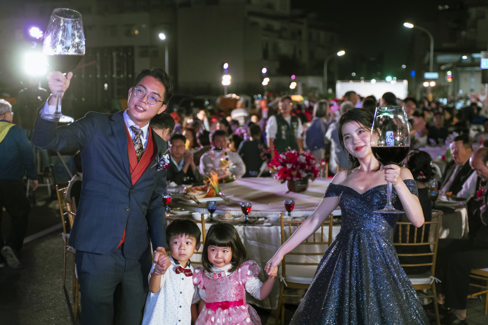 從選戰夥伴到人生伴侶 李宗霖婚宴引述歌詞訴「牽手」深情