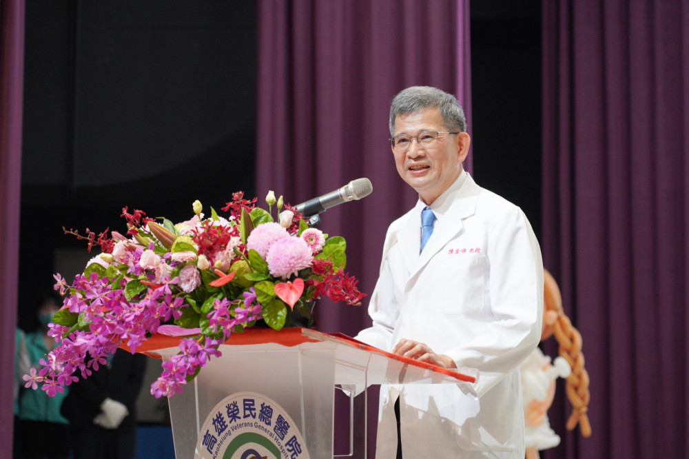 高雄榮總35週年慶典登場　嚴德發主委表揚103位優良醫師