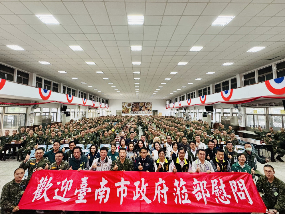 黃偉哲慰問新訓役男 致贈慰勞品表達市民敬意