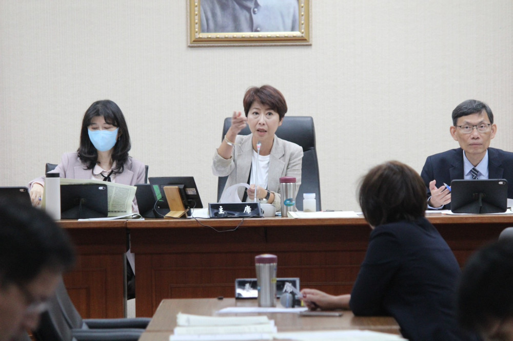 立法委員陳亭妃修法強化中小企業競爭力　團結迎戰國際經濟新局