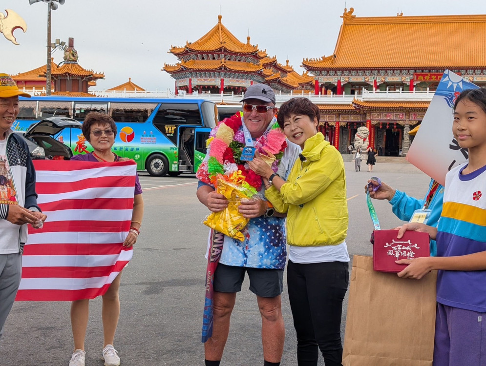 美生命鬥士Brad Kelley台南戰1130公里極限鐵人    陳亭妃陪跑最後一圈：台南為勇氣喝采