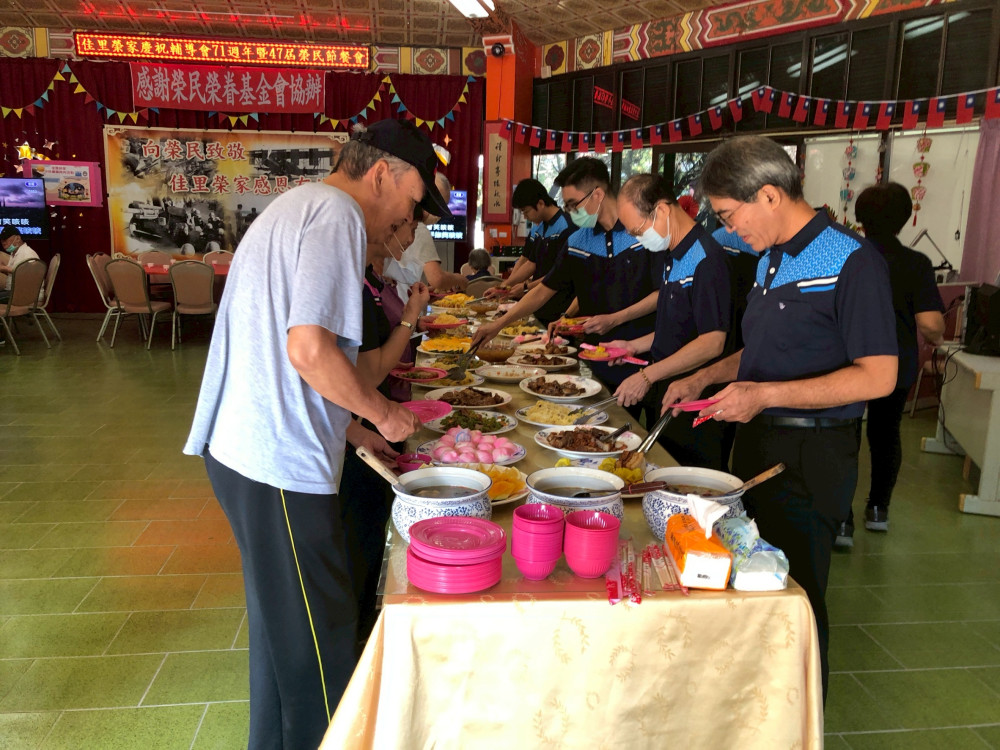 佳里榮家榮民節慶祝餐會 致敬與感謝榮民長輩一生奉獻 佳里榮家榮民節慶祝餐會 致敬與感謝榮民長輩一生奉獻