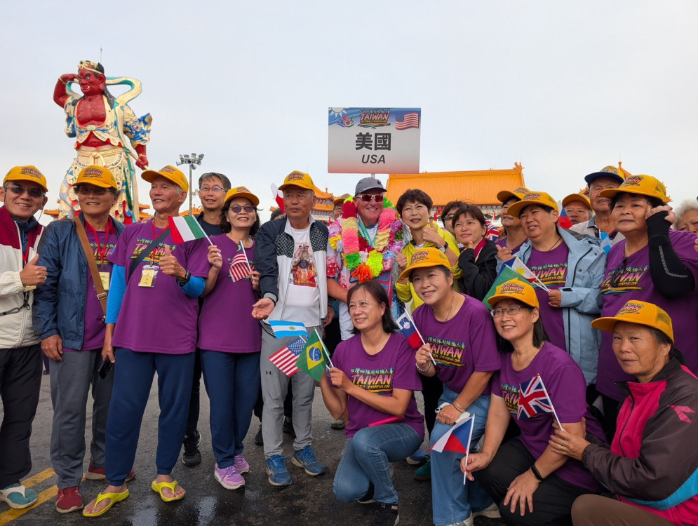 美生命鬥士Brad Kelley台南戰1130公里極限鐵人    陳亭妃陪跑最後一圈：台南為勇氣喝采