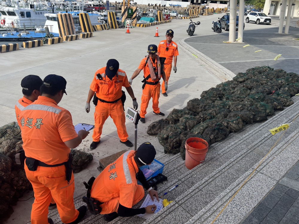 海巡嚴查不肖業者走私牡蠣逾5公噸