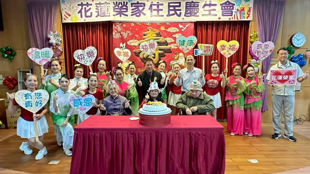 花蓮榮家溫馨11月慶生 壽星許願盼眾人平安健康