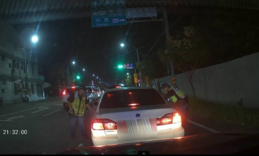 湖內分局阿蓮所執勤遇拒檢　無照駕駛多項違規遭送辦