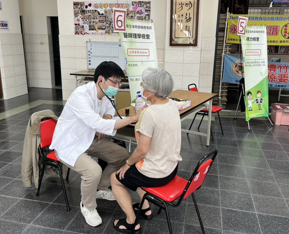 胸腔病院深入社區推動健康篩檢　獲衛生局表揚肯定