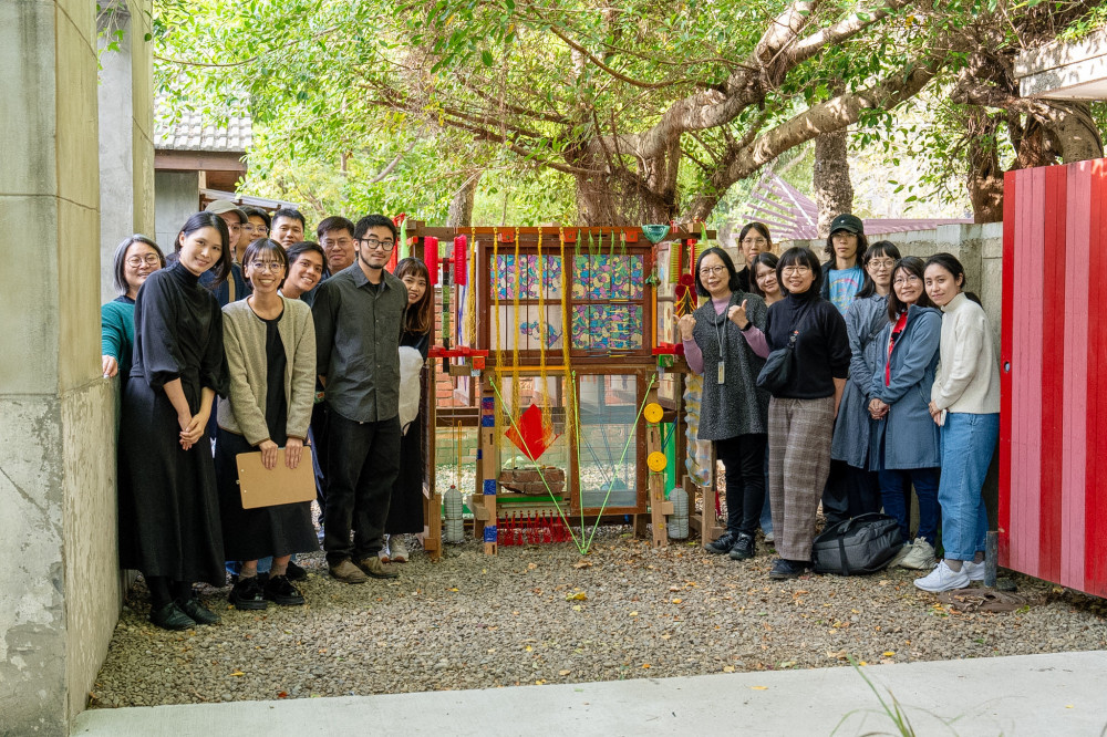以雕塑留下竹市藝術印記　「路上的紅色滋味」徐知佑個展將軍村登場