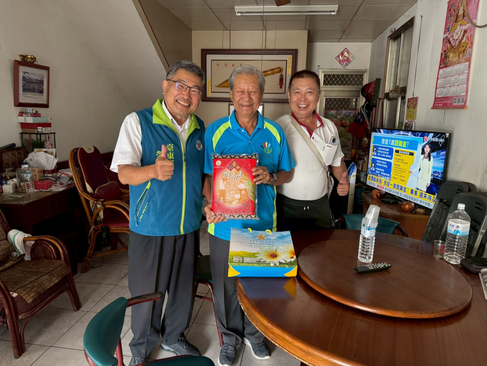 臺東榮服處訪慰榮民眷 發放物資溫馨關懷持續傳遞