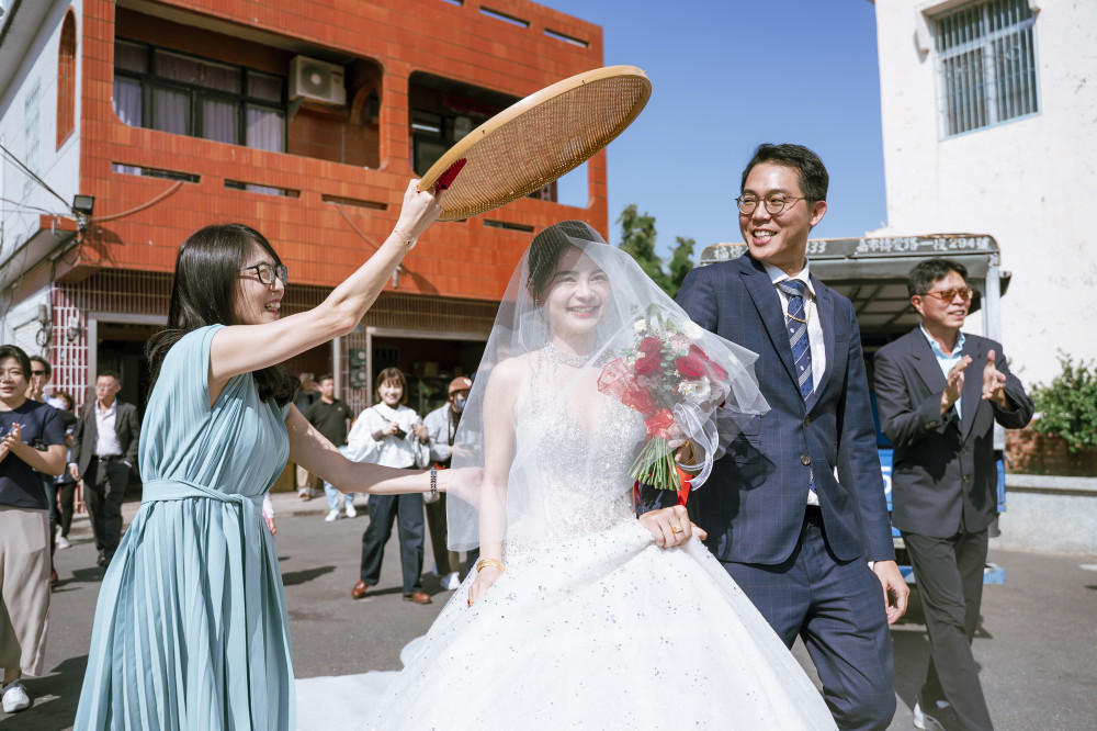 從選戰夥伴到人生伴侶 李宗霖婚宴引述歌詞訴「牽手」深情