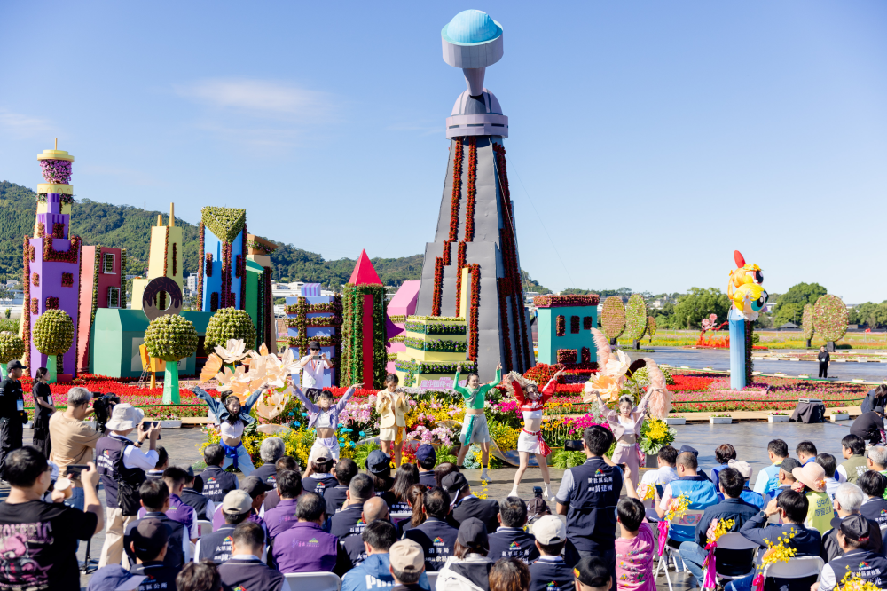 史上最大主花毯亮相！ 飛天小女警主題裝置與限定主題館領航花海奇幻冒險