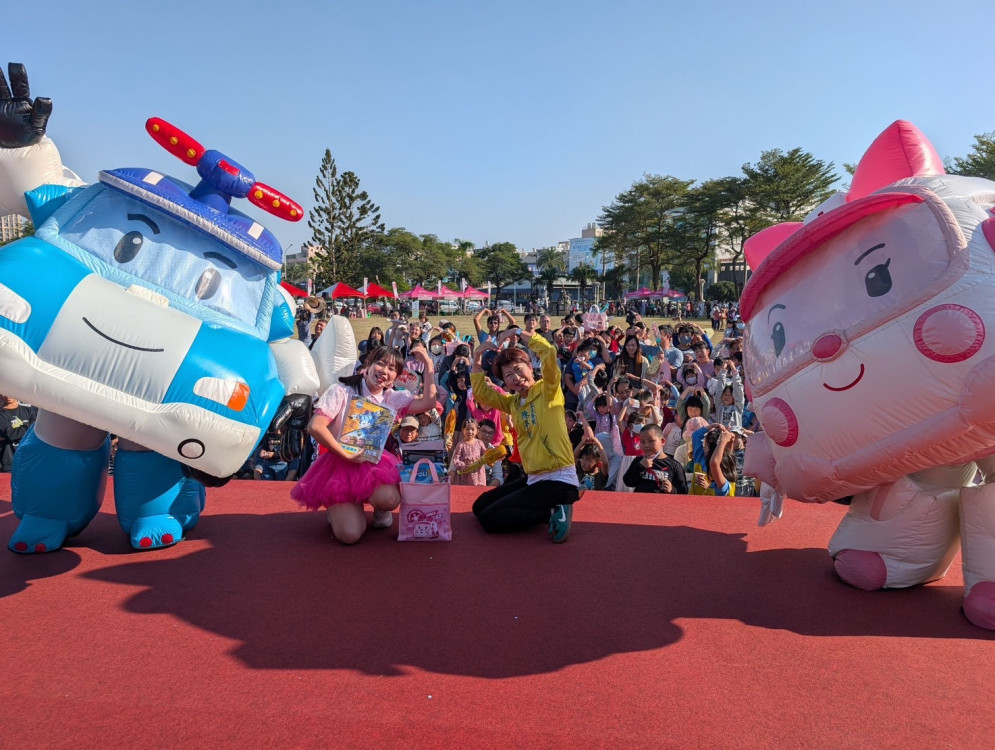 陳亭妃打造最暖家庭日 逾五千人次湧入共享草地歡樂時光