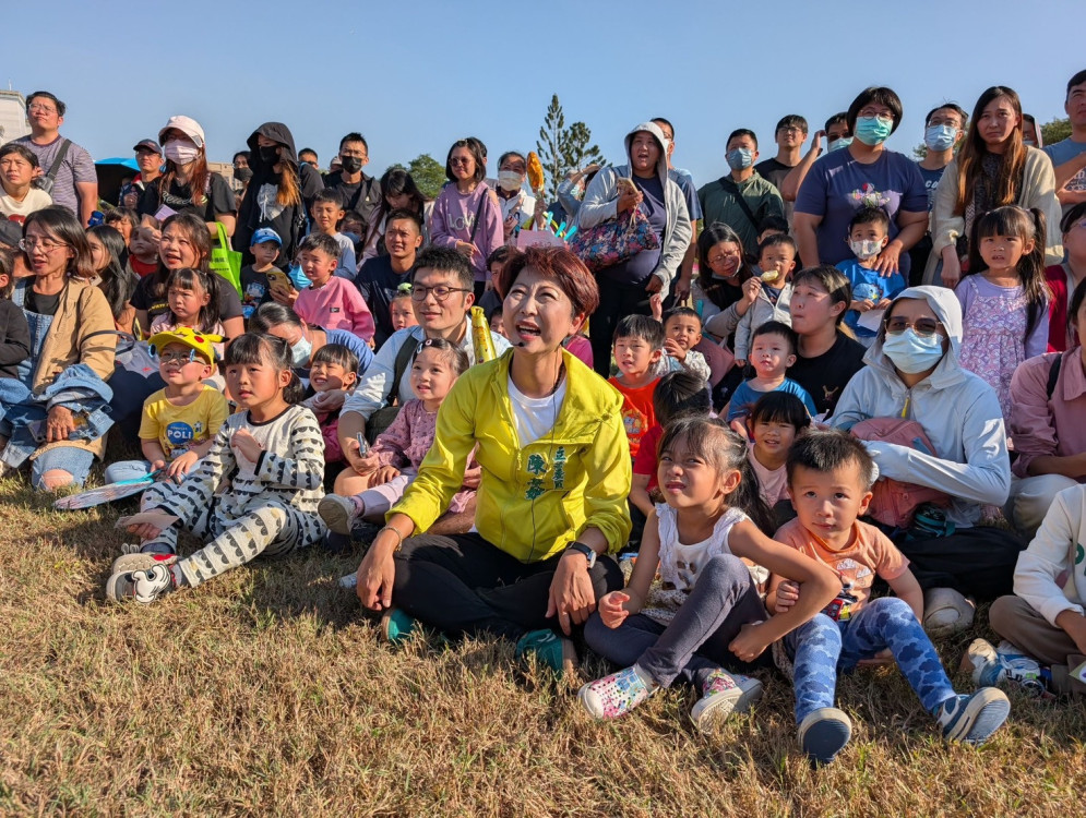 陳亭妃打造最暖家庭日 逾五千人次湧入共享草地歡樂時光