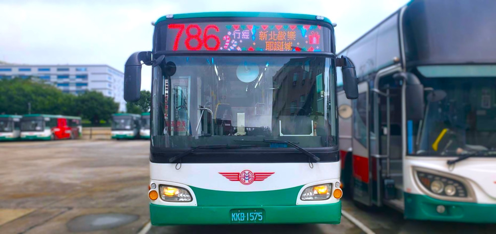 新北市歡樂耶誕城攜手LINE FRIENDS　打造「馬戲嘉年華」公車！