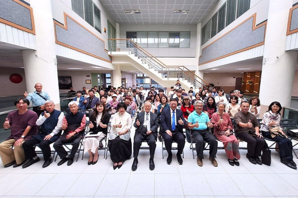 筆墨與釉彩交織、哲思與美感融合　楊企霞「象外環中」藝術展華大登場