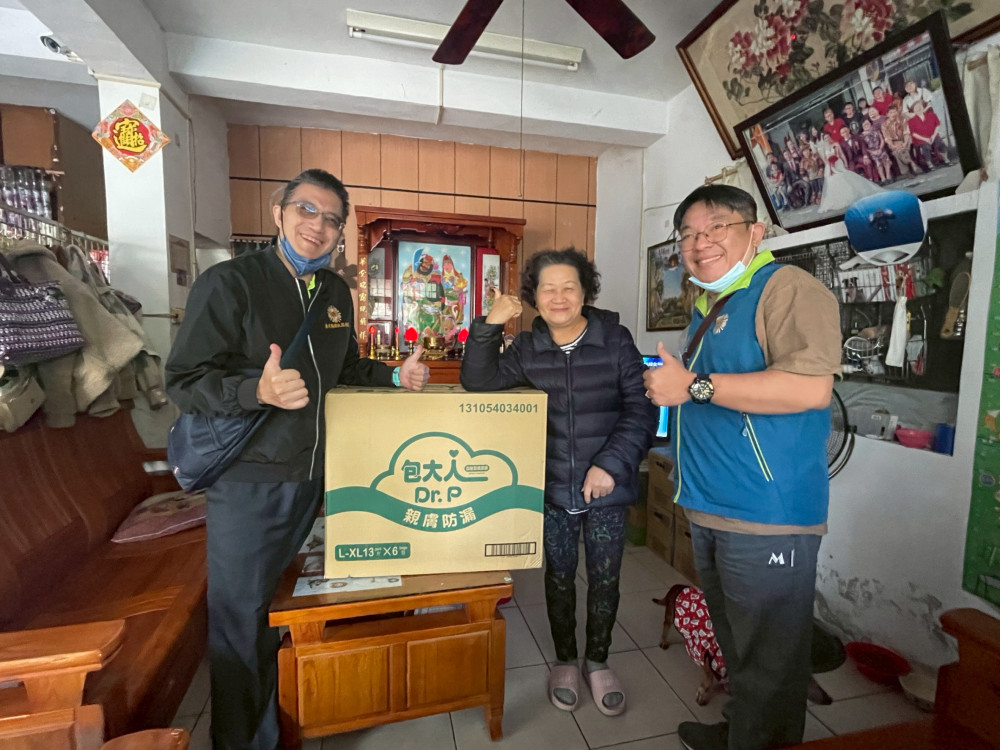 臺東榮服處訪視卑南鄉臥床榮民眷 溫馨關懷與用電安全宣導