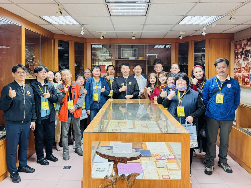 苗栗榮服處邀表揚績優學子寶眷參訪榮民文物