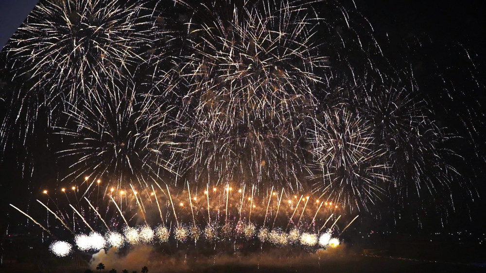 南科最強臺南跨年煙火贊美登場 402秒大型高空煙火×頂樓派對