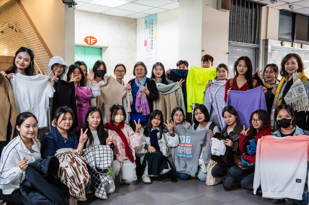 嘉藥粧品師生送暖！募冬衣助越生暖心過冬