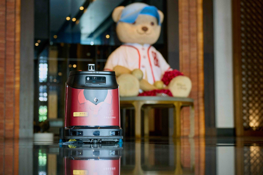 AI 旅宿實驗學院啟動 台南晶英以人才培訓 ＋ 智慧機器人破解缺工難題