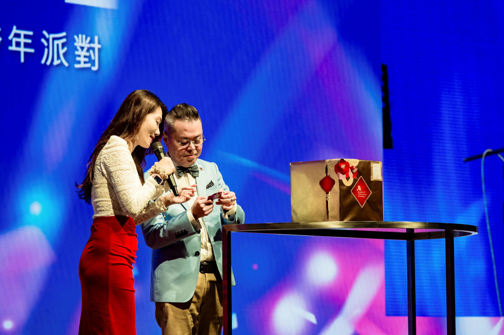 高雄萬豪酒店雙天后壓陣！跨年夜澎湃珍饌與20萬獎項迎光翱翔