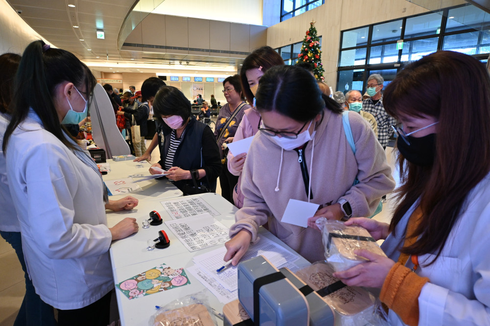 高醫岡山醫院響應「世界愛滋病日」 辦理闖關遊戲破除恐懼零歧視