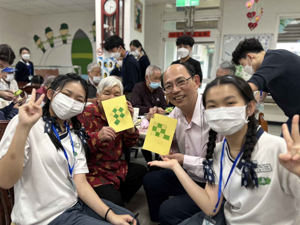 吉隆坡慈濟國際學校師生跨海花蓮榮家送愛 陪伴長輩同樂