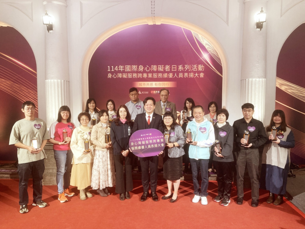 致敬身障朋友最堅實後盾　竹市府響應國際身障者日表揚15位績優人員