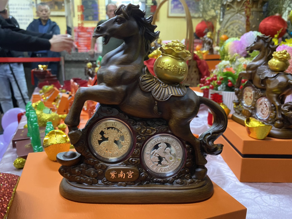 紫南宮馬年錢母元旦發放 馬上發財一路奔騰！