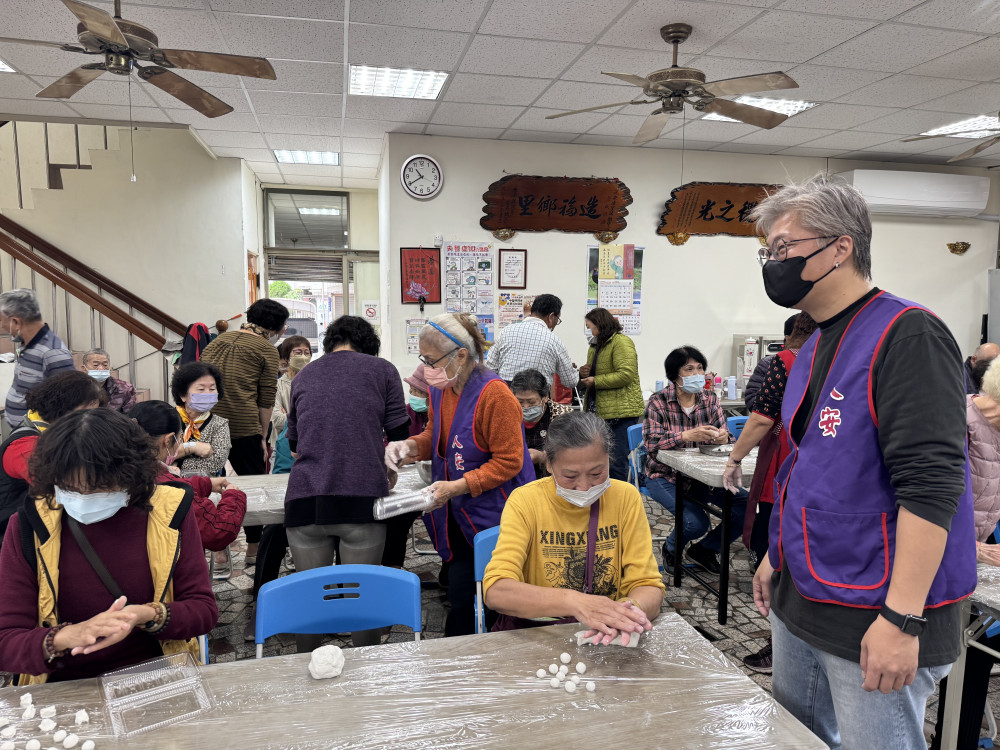 冬至送暖．人安與里民共同搓出幸福的湯圓
