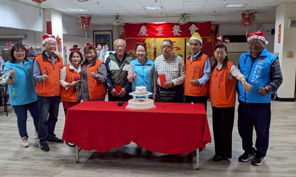 白河榮家美聲美食慶生 陸海空軍協會歌舞與長輩歲末同歡聚