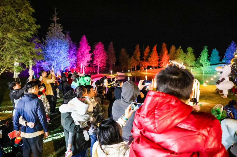 贊美聖誕方程式二手市集 浪漫湖畔煙火×賽車主題派對