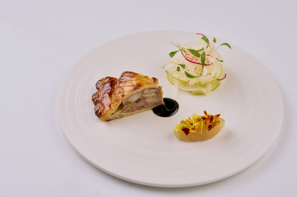  百年法菜奢華登場！台南晶英盧昂血鴨開賣，純銀桌邊榨鴨秀吸睛