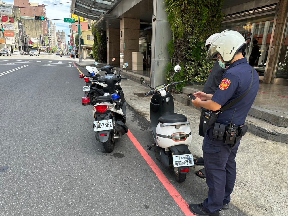 保障用路人安全　竹市警加強微型電動二輪車執法與宣導新牌照規定