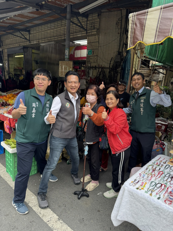 聖誕馬不停蹄！立法委員林俊憲走訪市場、親子活動、國片包場深耕基層