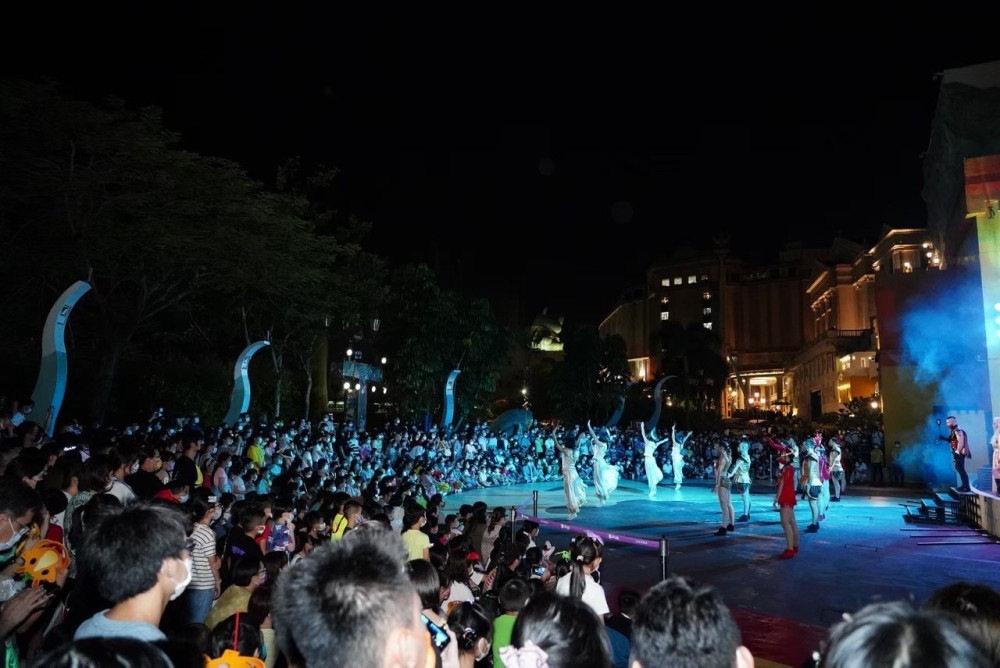 義大世界999秒跨年煙火震撼登場！三階段交管、免費接駁全攻略